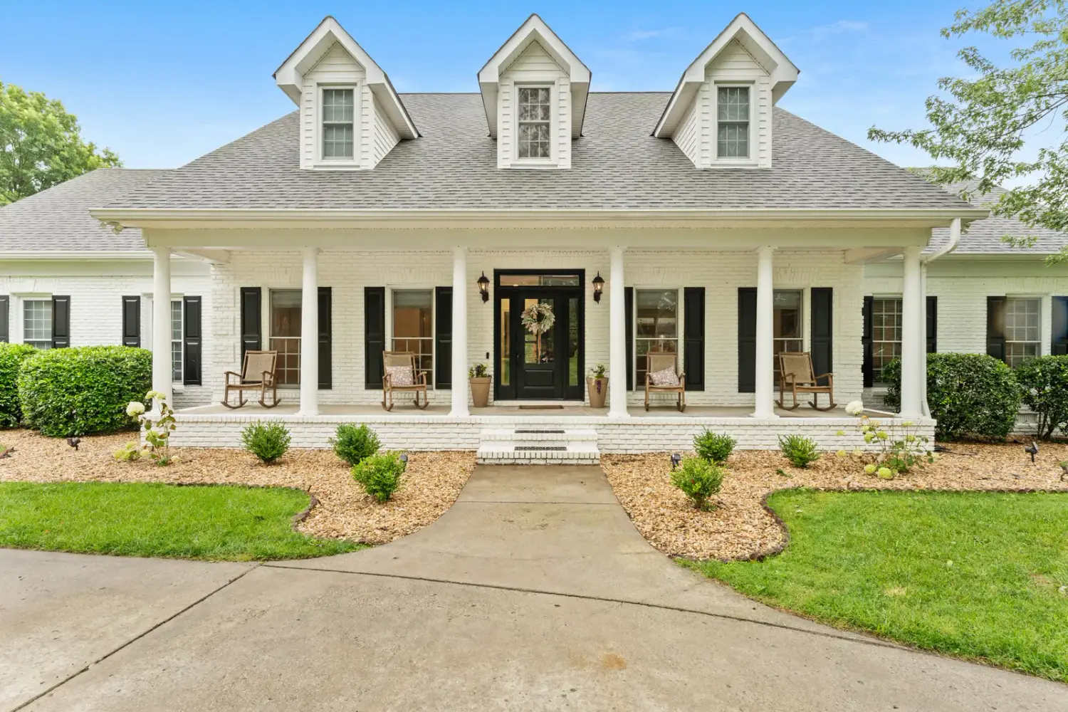 Grand double-porch colonial estate at 106 Fairways Blvd N, Tullahoma, on a golf course